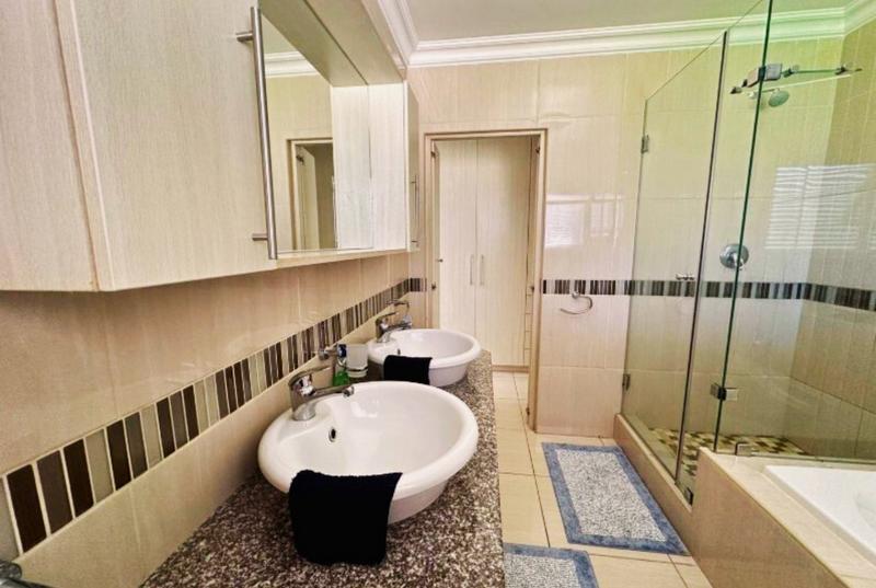 4 Bedroom Property for Sale in Monte Christo Western Cape